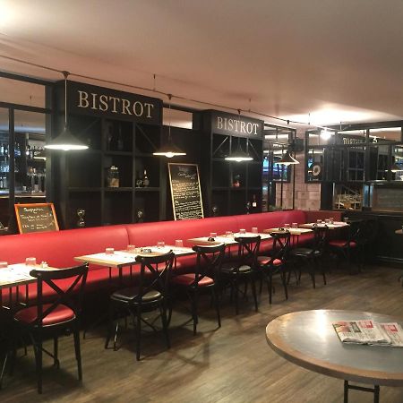 Hotel Restaurant Cousseau Parentis-en-Born Bagian luar foto