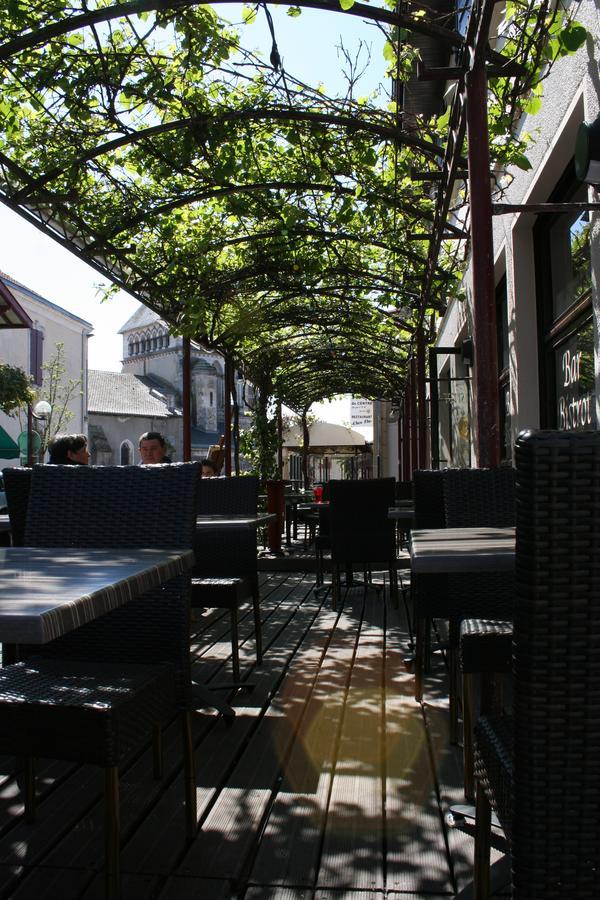 Hotel Restaurant Cousseau Parentis-en-Born Bagian luar foto