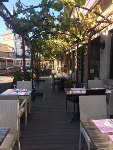 Hotel Restaurant Cousseau Parentis-en-Born Bagian luar foto